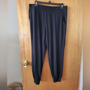 Lisa Rinna joggers Black